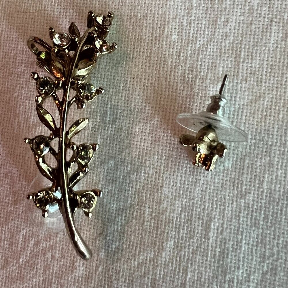 Oscar de la Renta Crystal Floral Vine Ear Cuff with Co-ord Flower
